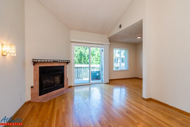 Building Photo - 2275 Sun Glory Ln