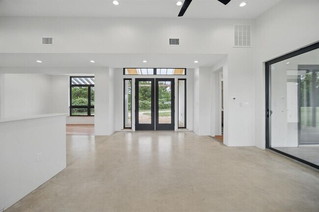 Building Photo - 1800 Man O War Dr