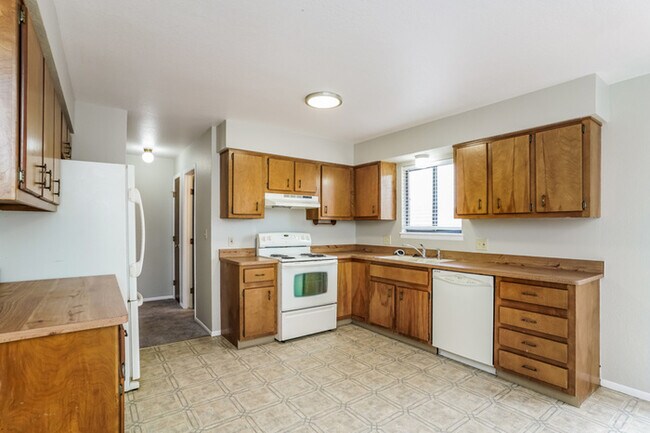 Building Photo - 4315 Eastcrest Cir W, Colorado Springs, CO...