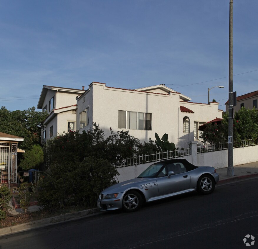 Building Photo - 987 White Knoll Dr