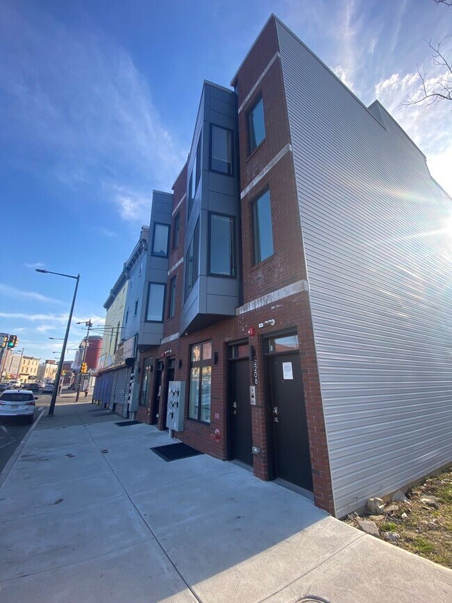 Building Photo - 2208 Ridge Ave