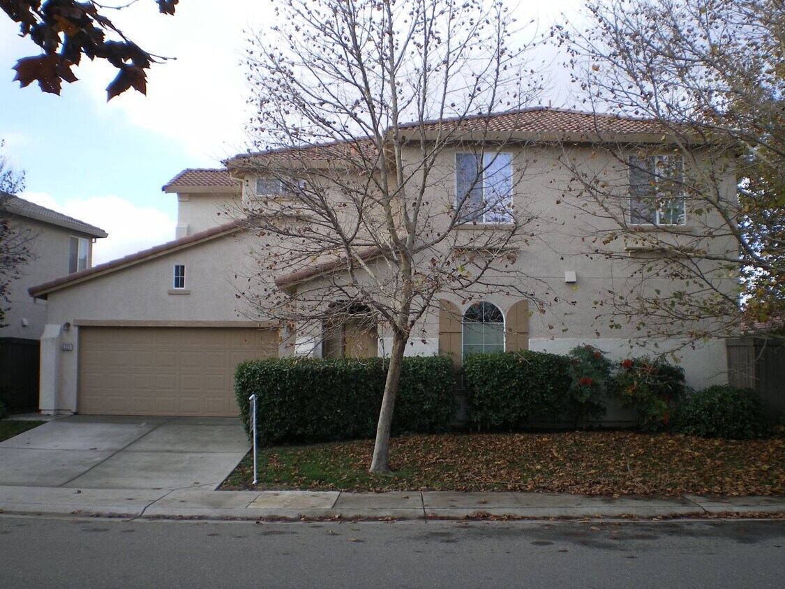 Foto principal - Natomas 4bd/2.5bth Single Family Home