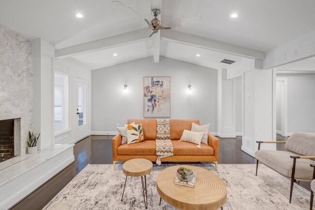 Building Photo - 9667 Timberleaf Dr