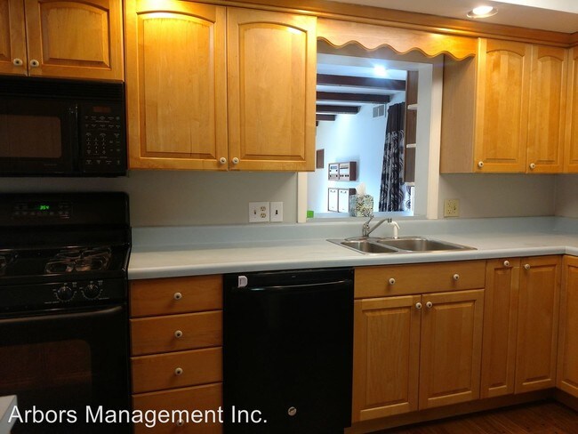 Building Photo - 2638 Lindenwood Dr