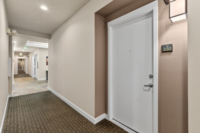 Building Photo - 1Bd/1Ba Kirkland Condo