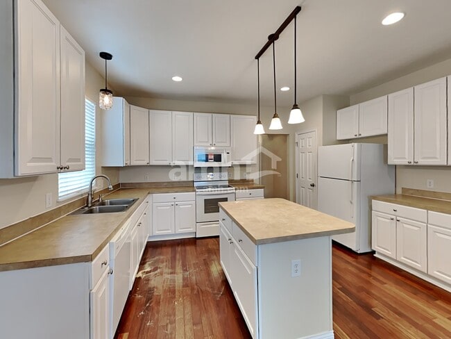 Building Photo - 7181 Normanton Dr