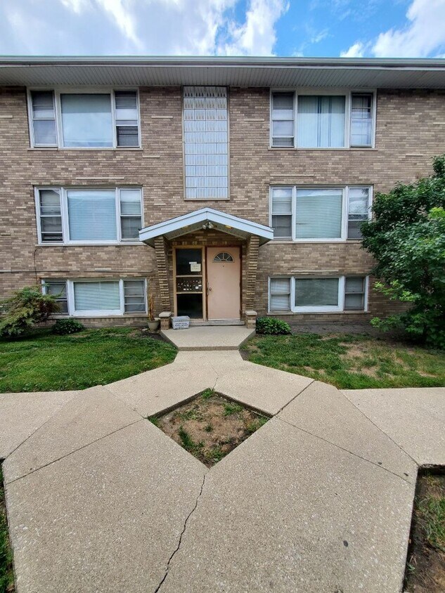 74 E 138th St Unit E3, Riverdale, IL 60827 Room for Rent in Riverdale