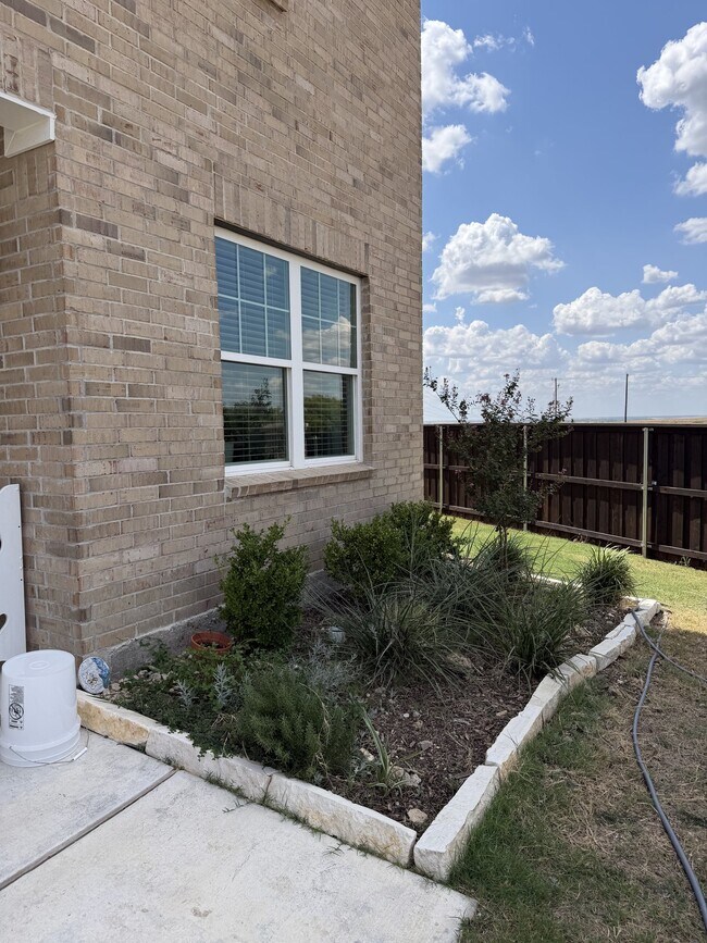 Foto del edificio - 5677 Ladytown Ln