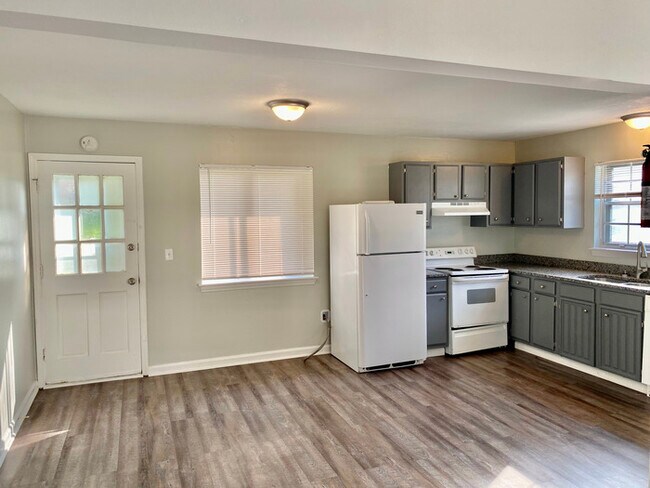 Building Photo - 3Bed/2Bath Duplexin Hixson w Attached Garage