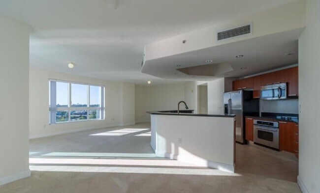 Building Photo - Direct riverfront 3 bedroom 3 bath