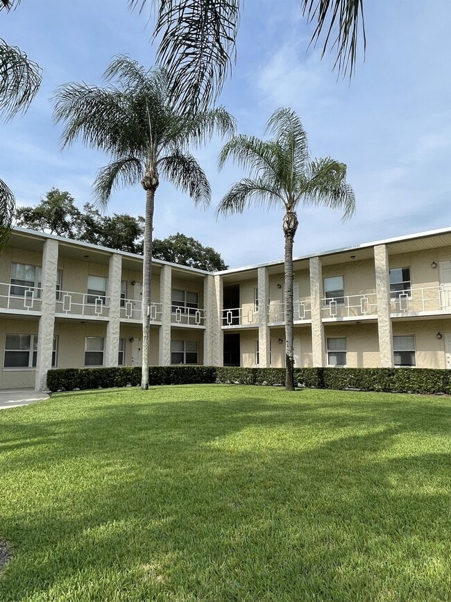 Building Photo - 225 E New Hampshire St