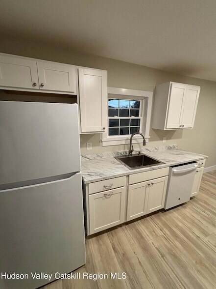 Foto del edificio - 13 Saugerties Manor Rd