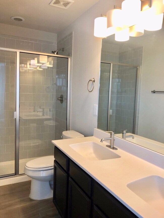 Building Photo - LUXURY 2 STORY DUPLEX LOCATED IN MIDLOTHIAN, TEXAS!