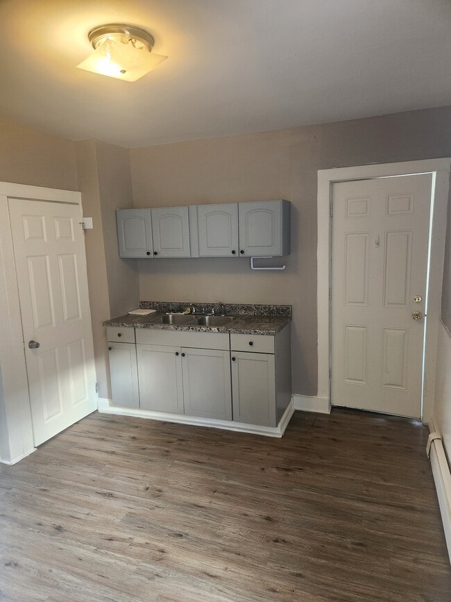 Building Photo - 11 Fairview Ave