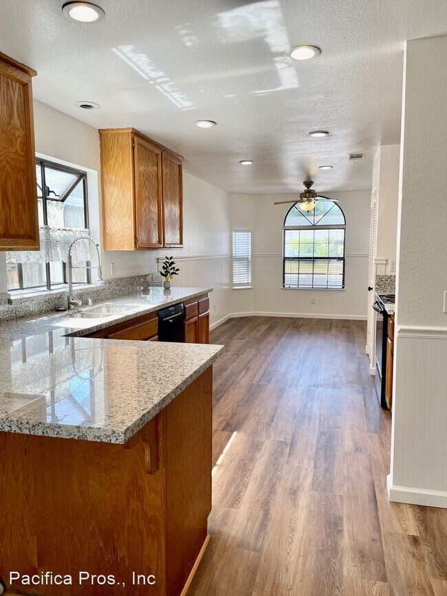 Building Photo - 3 br, 2 bath House - 5205 Laguna Park Drive