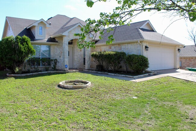 Building Photo - 210 Ponderosa Dr