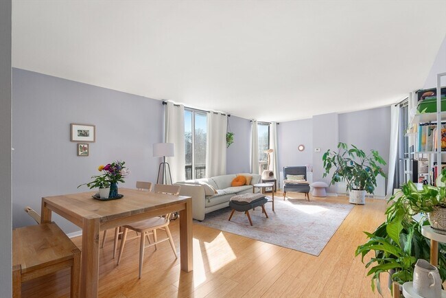 Foto del edificio - 77 Pond Ave