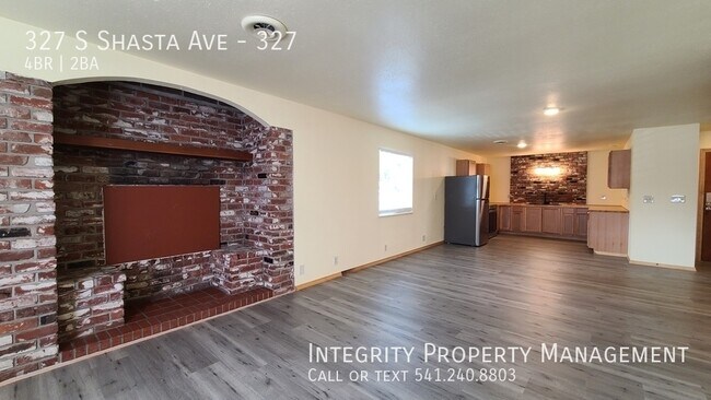Foto del edificio - 327 S Shasta Ave