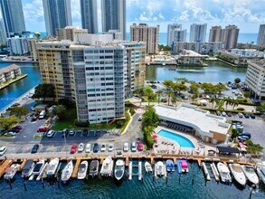 Building Photo - 100 Golden Isles Dr