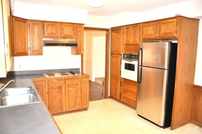 Building Photo - 421 Windward Dr