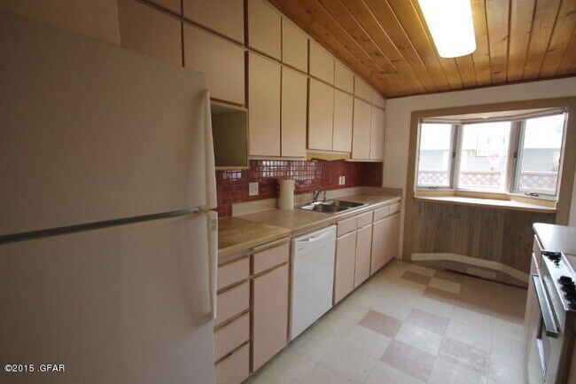 Building Photo - 105 Riverview 1 E