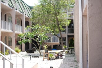 Building Photo - 1100 SE 4th Ave