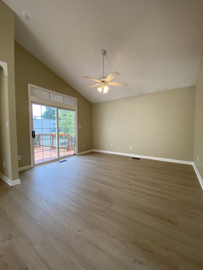 Building Photo - 3 Forest Creek Dr