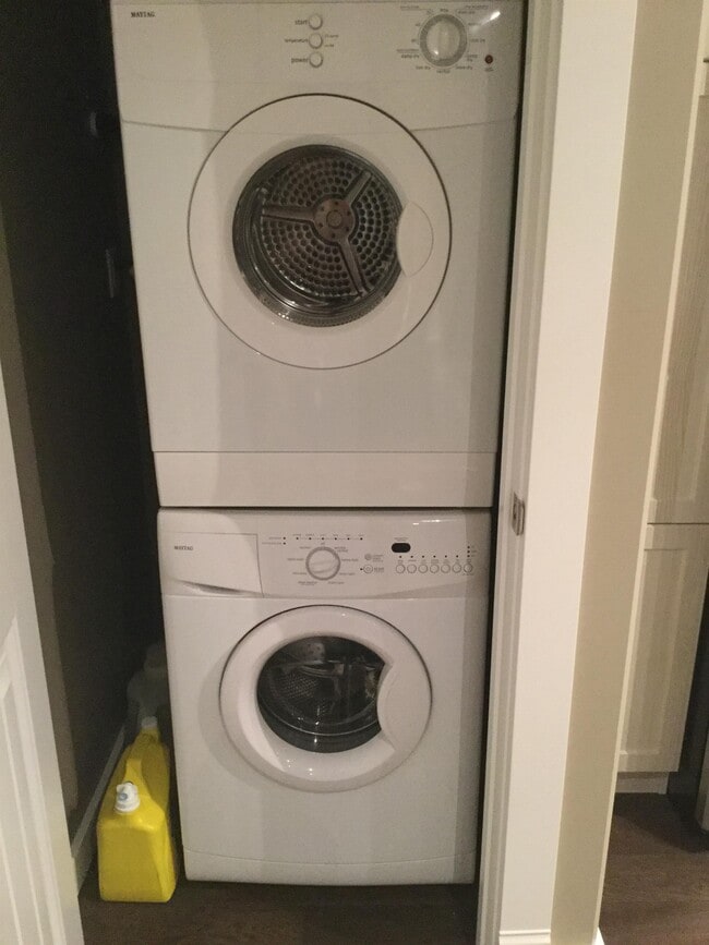 Photo du bâtiment - 2860 Garnet St