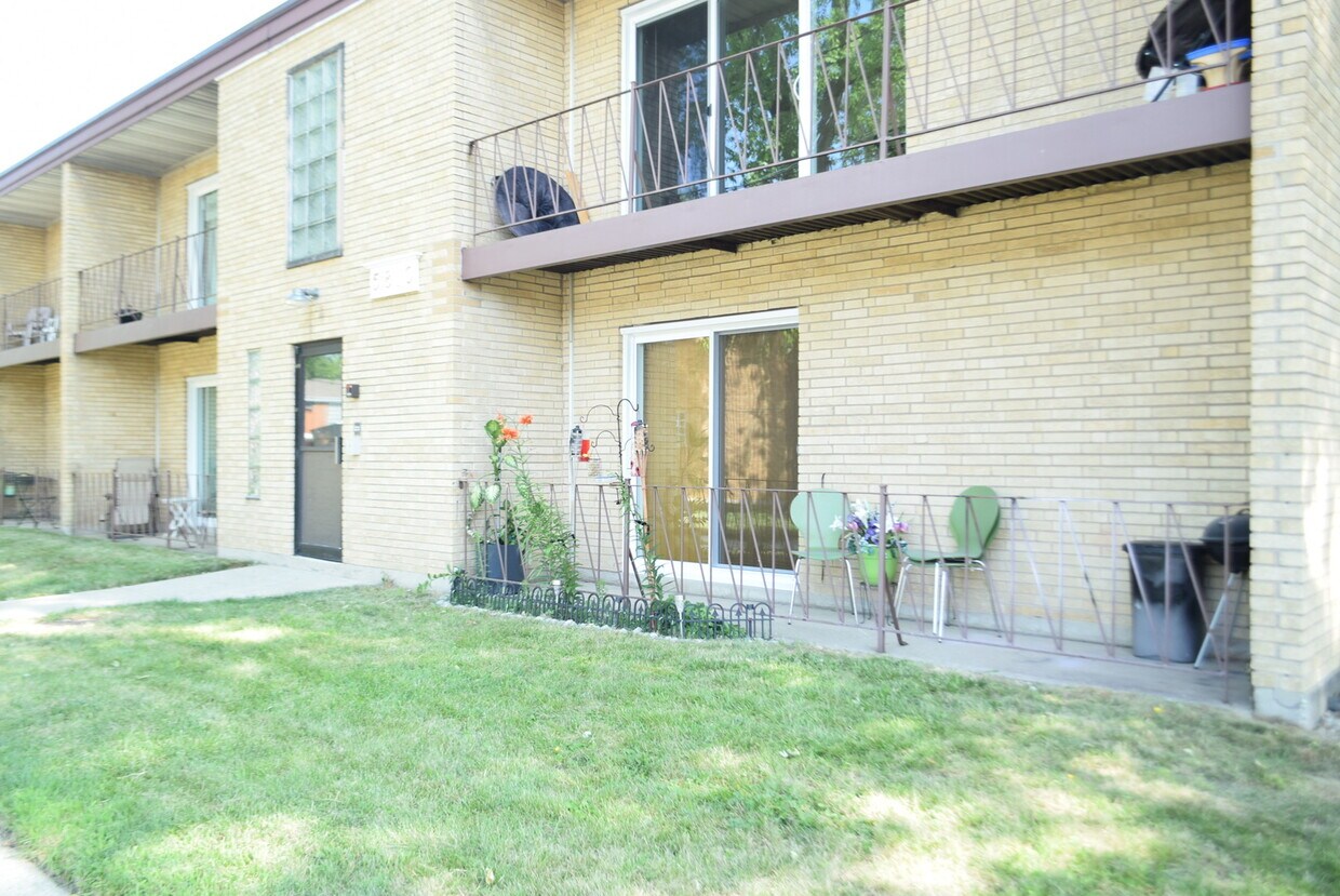 5810 107th Ct Way Unit 2, Chicago Ridge, IL 60415 Condo for Rent in