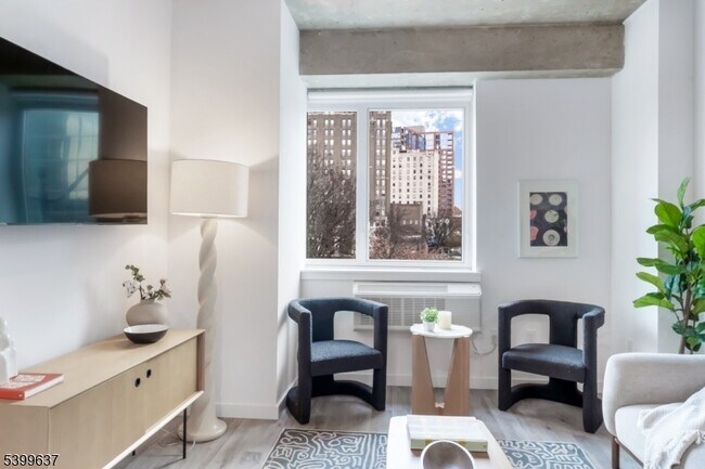 Foto del edificio - 10 Commerce Ct