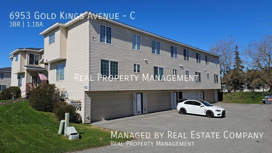 Foto principal - East Side 3 bedroom/1.5 Bath w/ 2 Car Garage