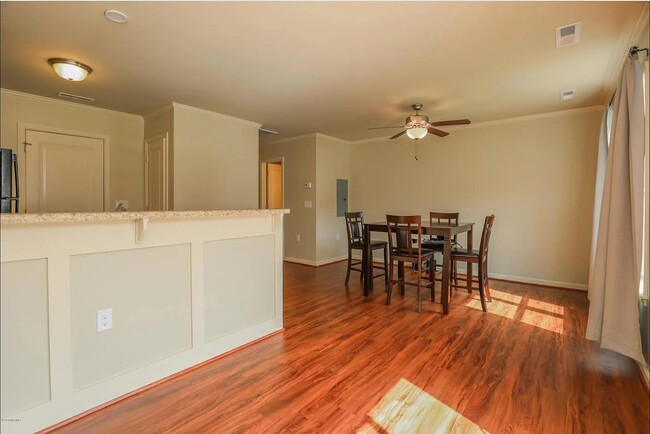 Living room/Dining room - 224 Boyington Dr