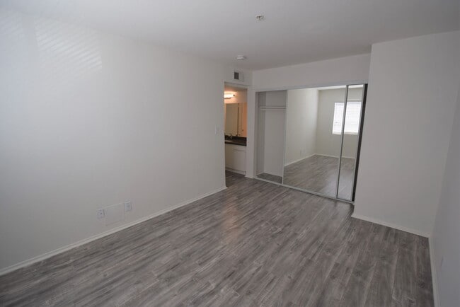 Building Photo - 5002 Tujunga Ave