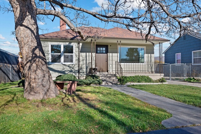 Photo - 840 W Montague Ave House