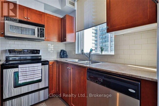 Building Photo - 3504 Hurontario St