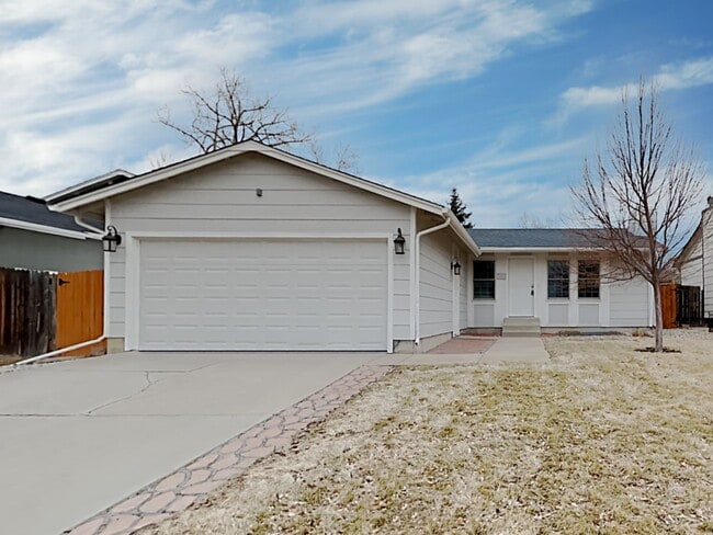 Building Photo - 3852 S Olathe Cir