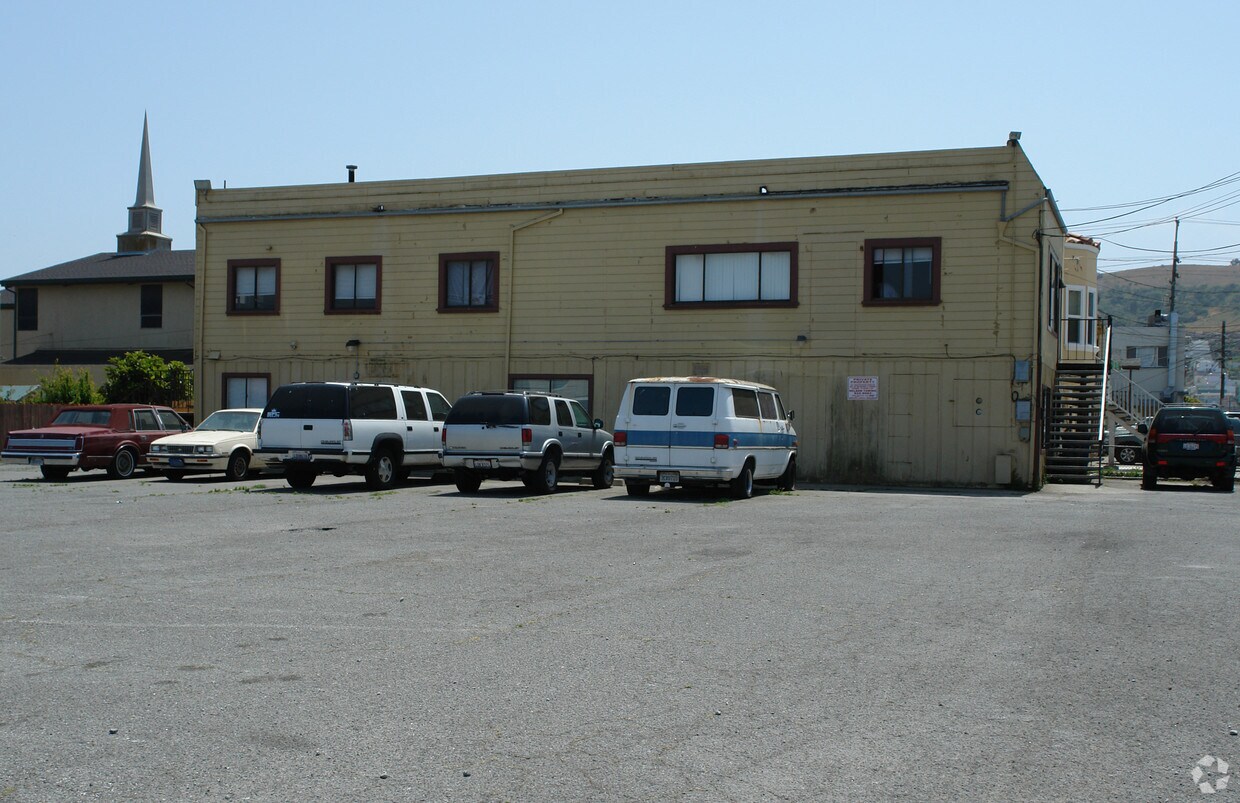 Building Photo - 55 Oriente St