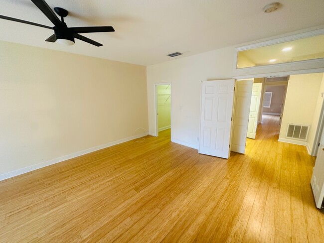 Building Photo - 6217 Vista Verde Dr W