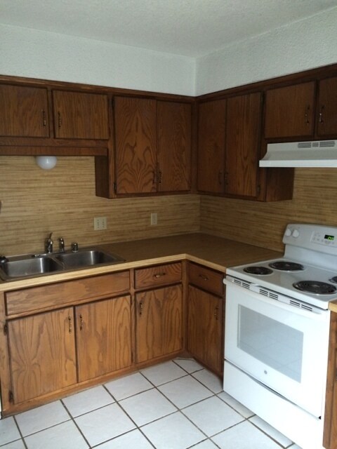 Building Photo - Southridge 8605 - 8607