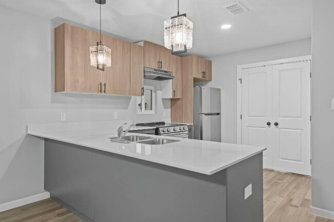 Building Photo - 819 Pleasantview Dr