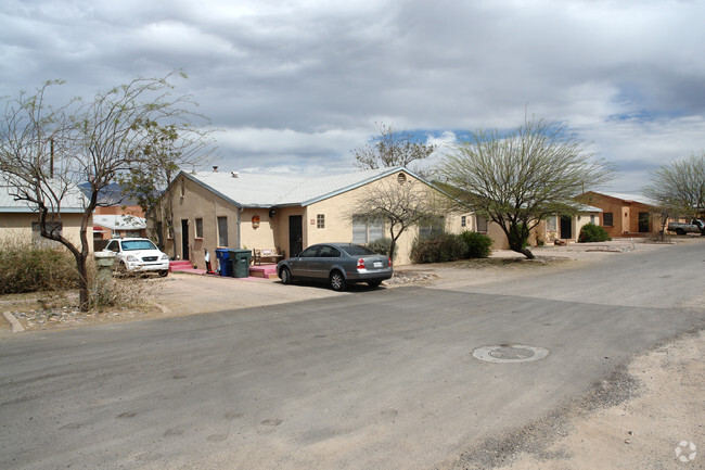 Building Photo - Las Casitas Apartments