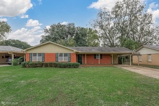 Building Photo - 2424 Douglas Dr