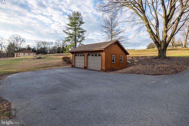 Building Photo - 306 Ground Hog College Rd