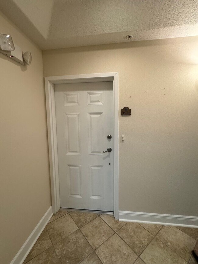 Foto del edificio - MOVE IN SPECIAL - CONDO LOCATE IN GATED COMMUNITY  IN DR. PHILLIPS-TOSCANA