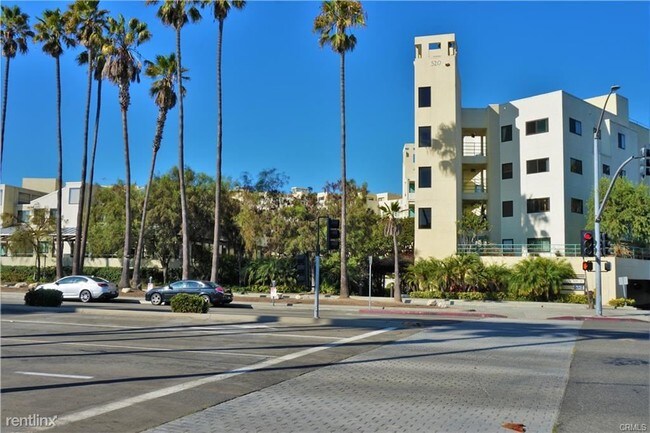 Building Photo - 2 br, 2 bath Condo - 520 The Village Unit 313