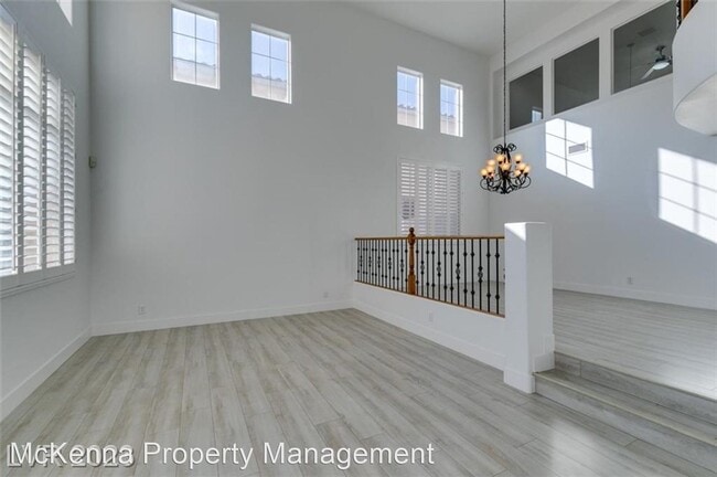 Building Photo - 5 br, 3.5 bath House - 1401 Via Savona Dr