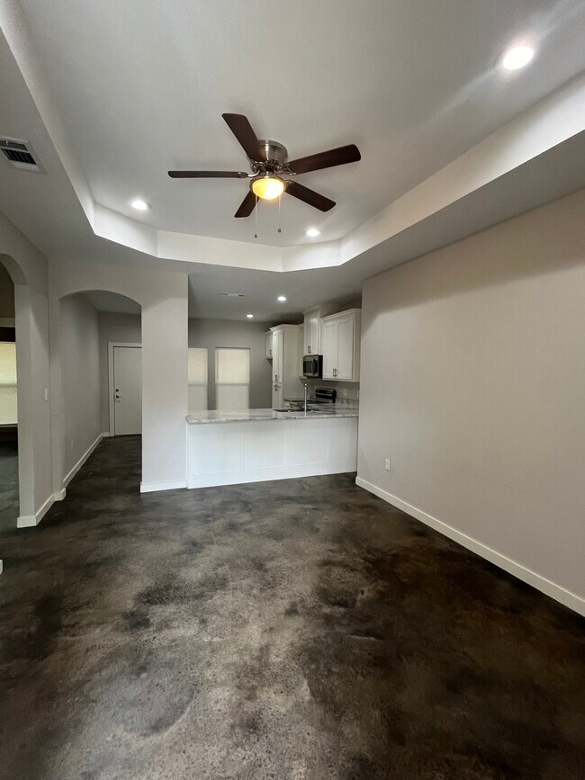 Foto del edificio - 677 Hays Ave