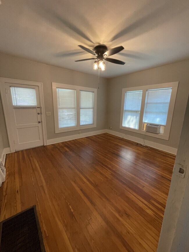 Foto del edificio - 313 N Walnut St