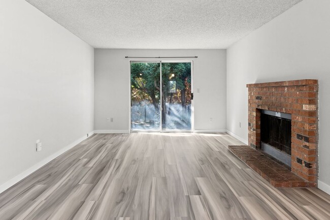 Foto del edificio - 13330-13330 E Burnside St