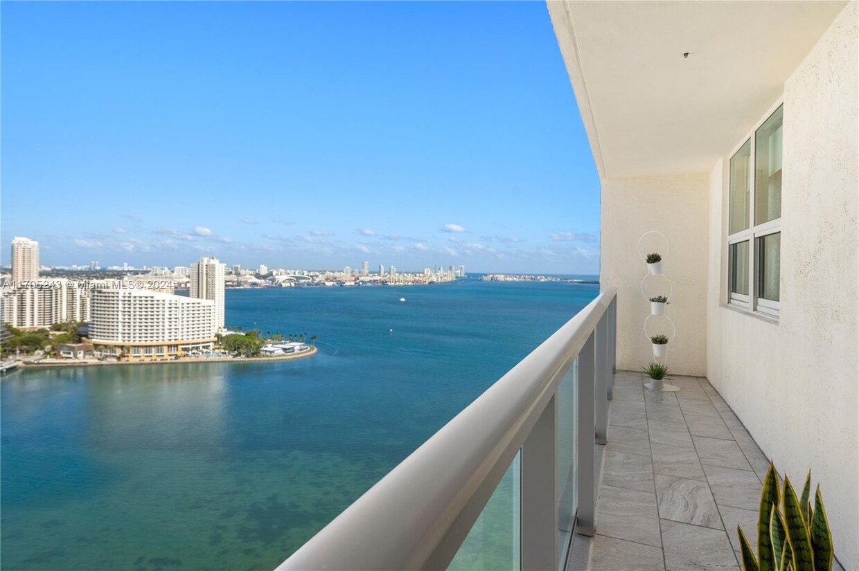 Foto principal - 1155 Brickell Bay Dr